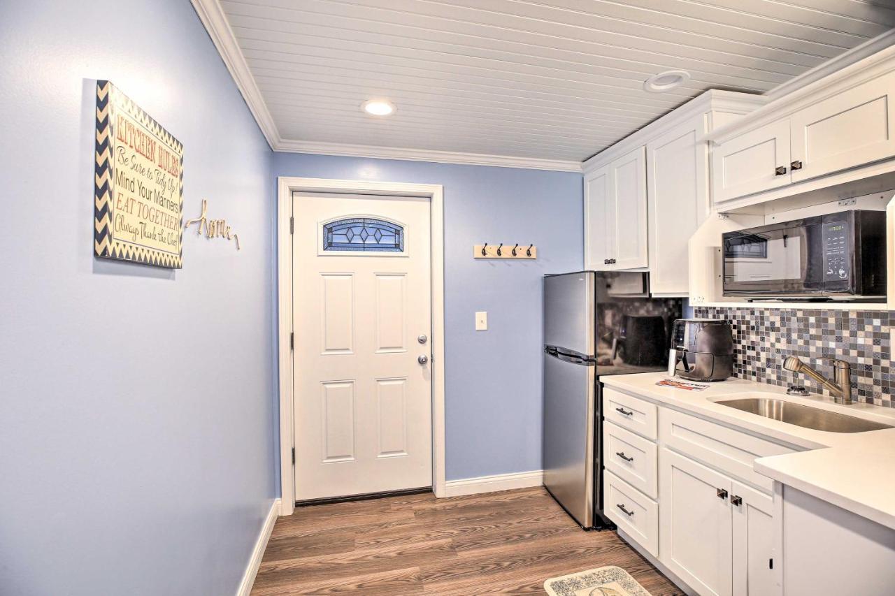 Updated Williamstown Apartment With Kitchen! 외부 사진