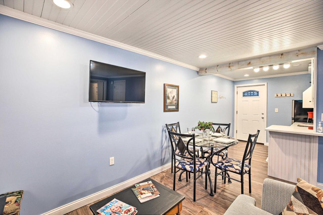 Updated Williamstown Apartment With Kitchen! 외부 사진