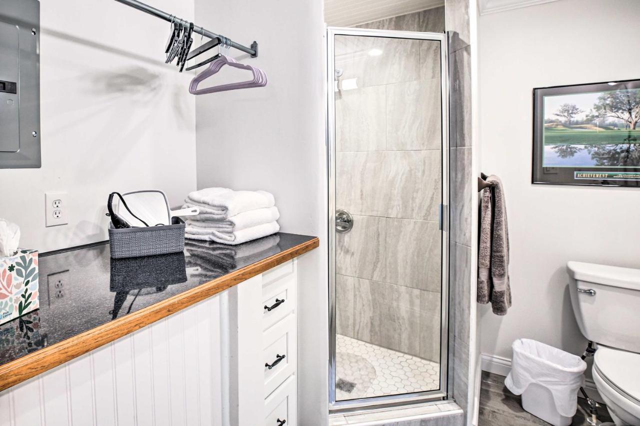 Updated Williamstown Apartment With Kitchen! 외부 사진